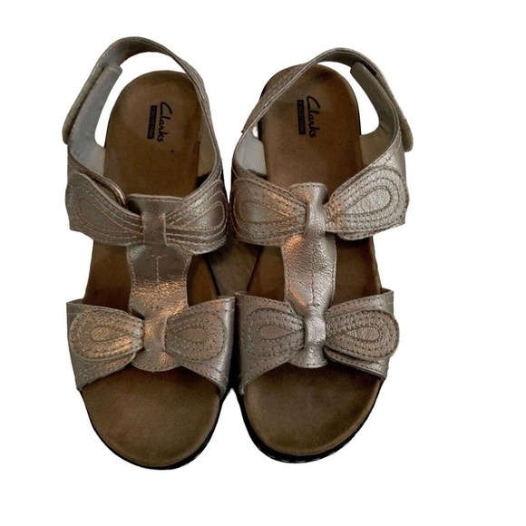 Clarks Collection Womens Size 10 Sandals Metallic Gold Soft Cushion Comfort - Picture 2 of 10